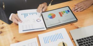 Read more about the article Fed Reserve Insider Discusses What People Need to Know About Investing Today