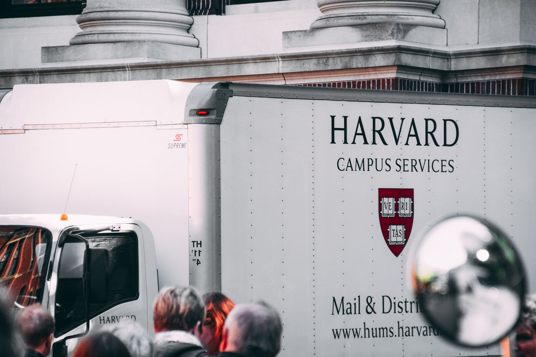 You are currently viewing NY Times Best Selling Author Reveals the Secret of Getting in the Most Prestigious Schools