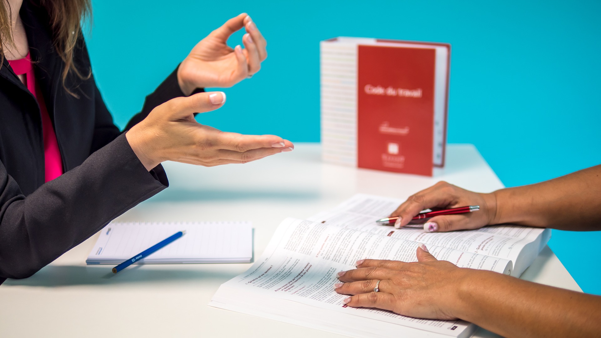You are currently viewing 4 Reasons Why HR Professionals Use GoLookUp To Avoid Costly Hiring Mistakes