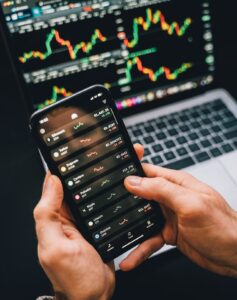 Read more about the article Anchorman Actress on Crypto & Web3; Diversifying the Industry