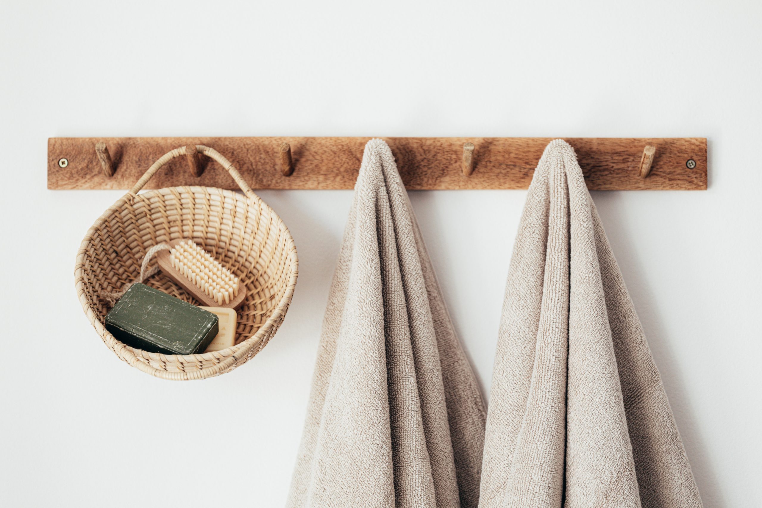 You are currently viewing Body Wash vs. Bar Soap: Which is Better for Your Skin?
