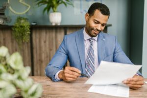 Read more about the article Why Businesses Sign Commercial Leases at Their Own Peril