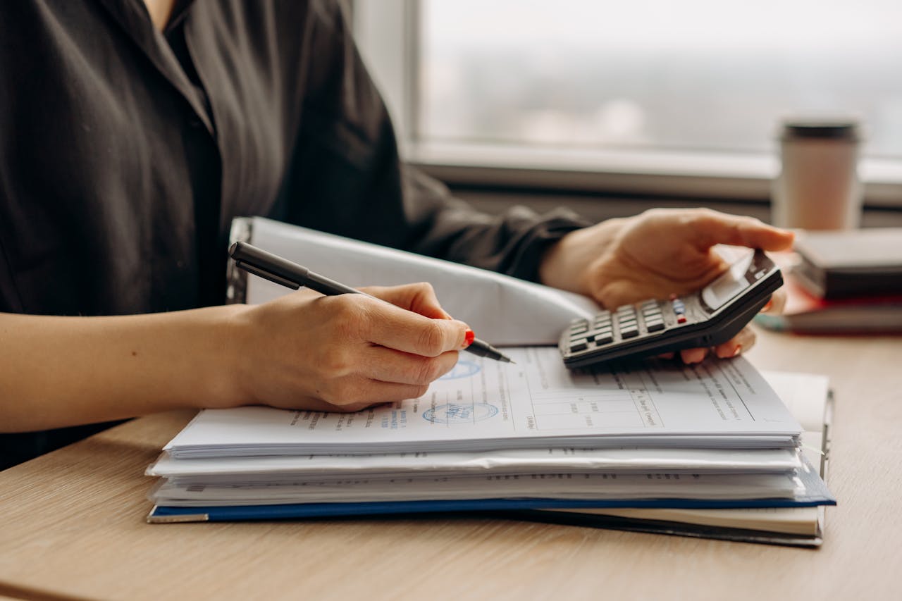 You are currently viewing What Would You Do if Your Bookkeeping Firm Sent Financials With NEGATIVE $119,000 in Revenue?