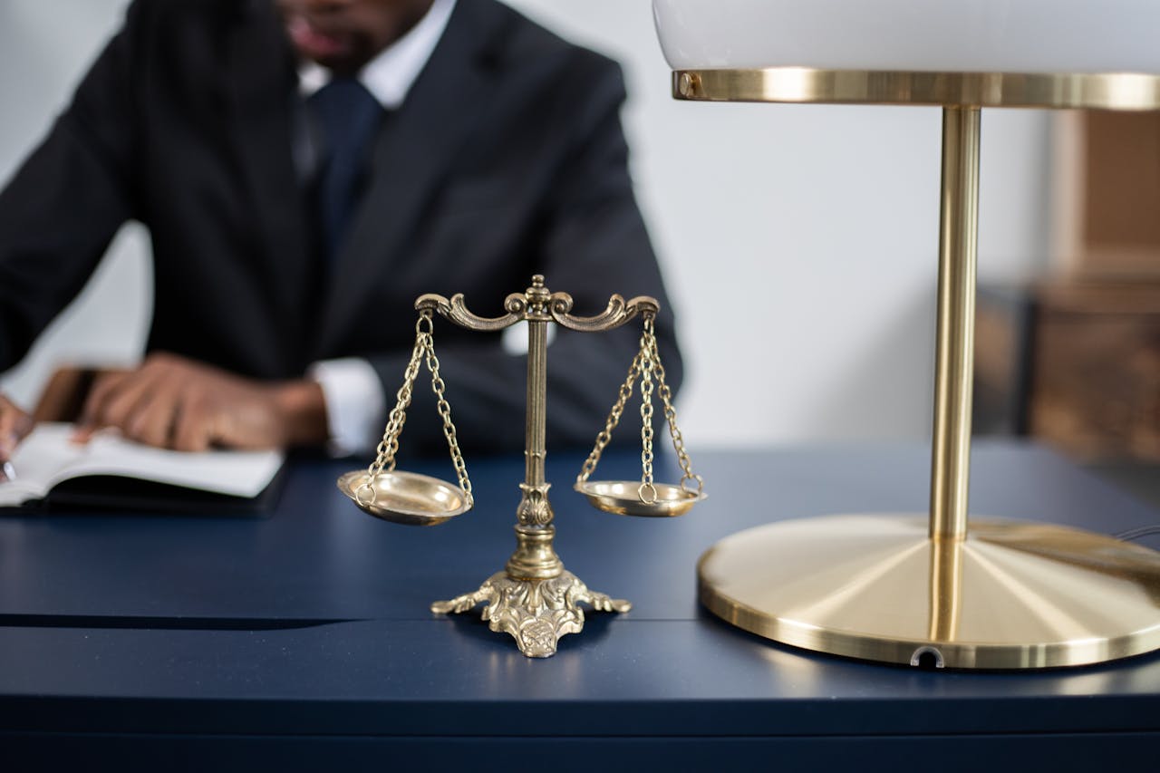 You are currently viewing How Employers Must Navigate California Business Law