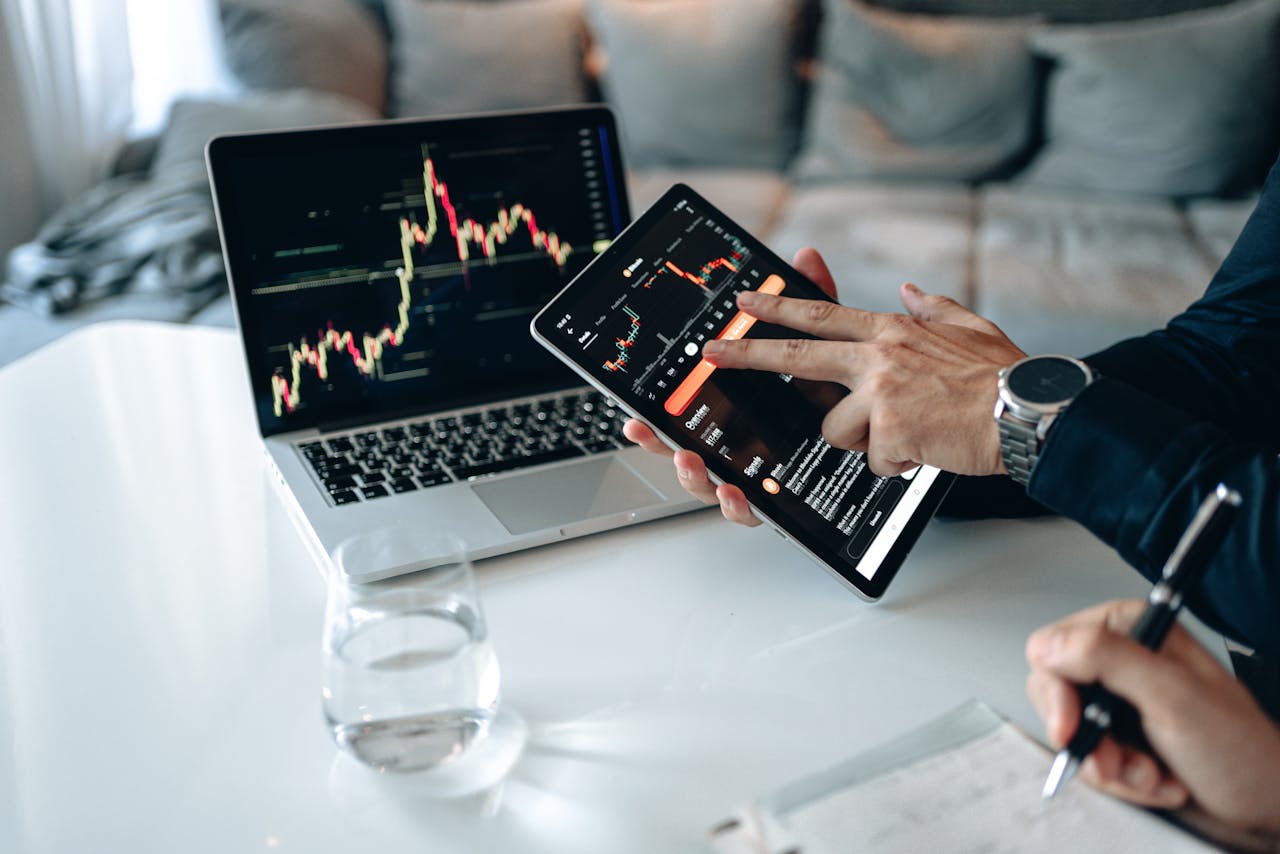 You are currently viewing The Tariff Rush: Why July’s “Strong” Retail Numbers Are a Mirage