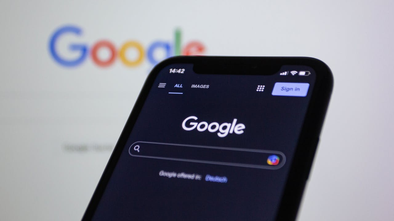 You are currently viewing Google Keeps Chrome & Apple Deal — but Must Share Data in Landmark Antitrust Ruling