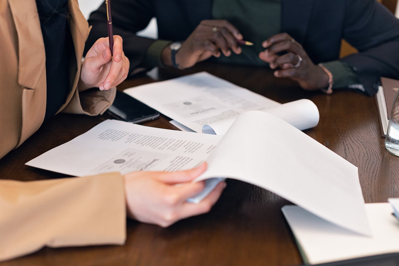 You are currently viewing Who Hires a Public Adjuster Consultant?