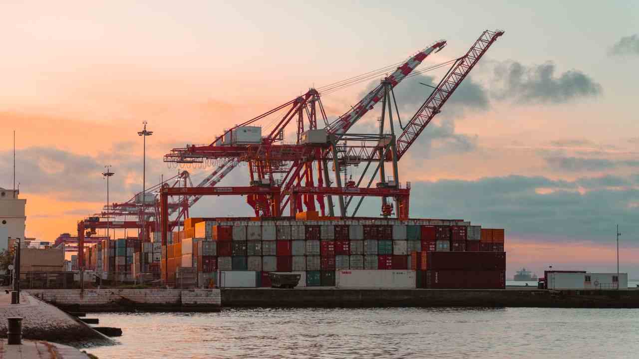 You are currently viewing Leading Global Supply Chains in a Time of International Unrest
