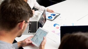 Read more about the article Turning Sales Interest Into Confident Customer Decisions