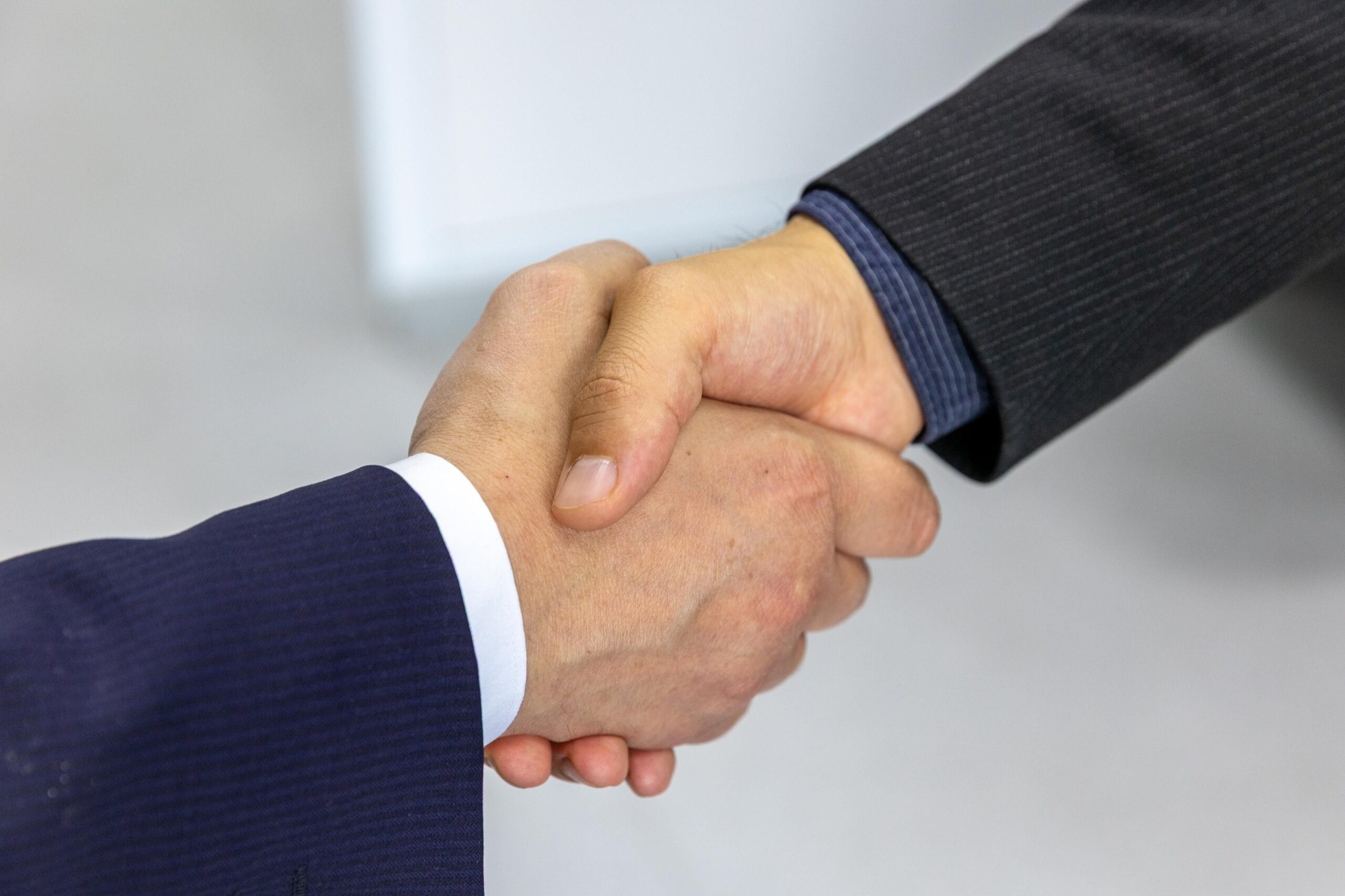 You are currently viewing Business Brokers vs. Realtors: Why Selling a Business Is a Completely Different Beast