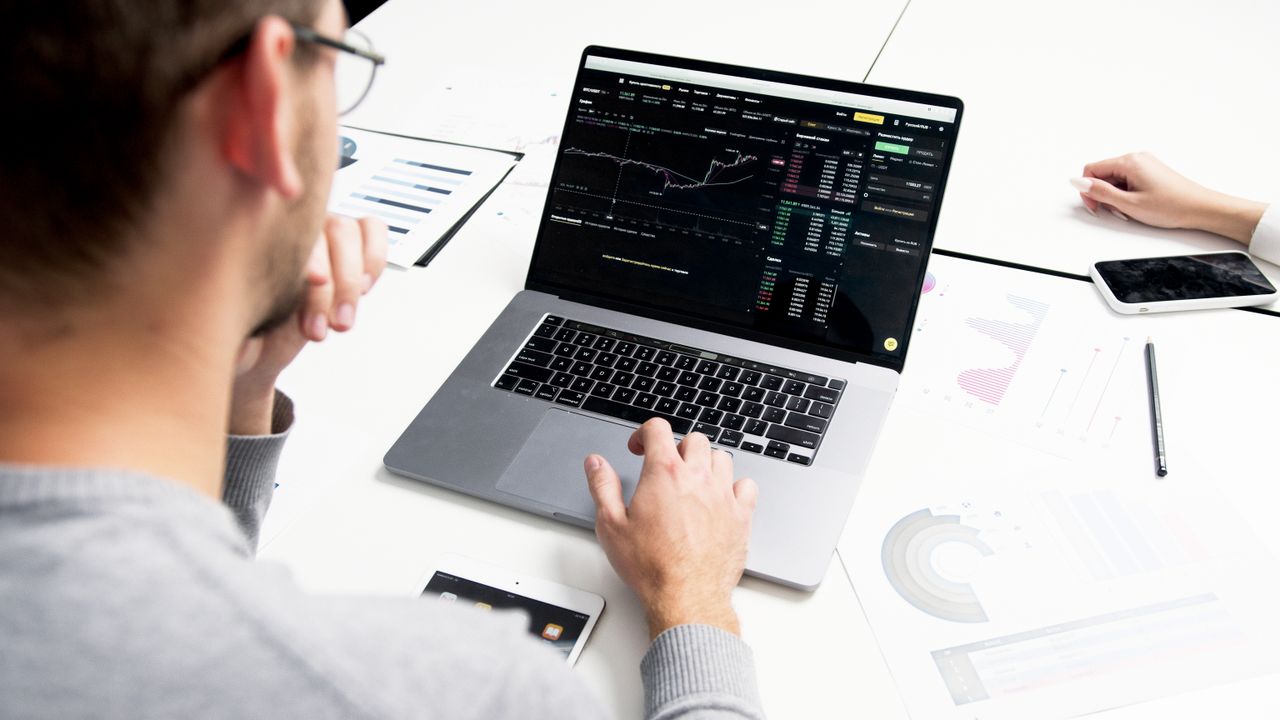 You are currently viewing Navigating Market Uncertainty, Elections, and Midterm Cycles