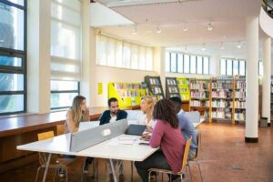 Read more about the article Five Freshman Mistakes To Avoid in College